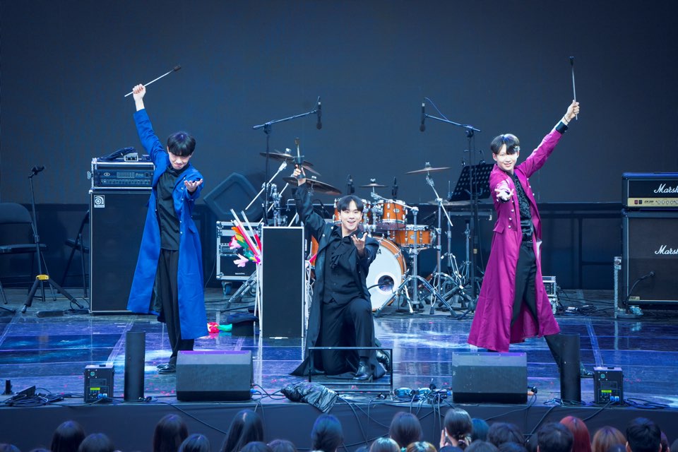 하이엔드 매직 공연 장면